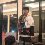 Kegiatan malam hari liburan anak-anak yatim dan para donatur Alhidayah laaduny mendengarkan tausyiah siraman rohani oleh ustadz Fahmi laaduny husman
