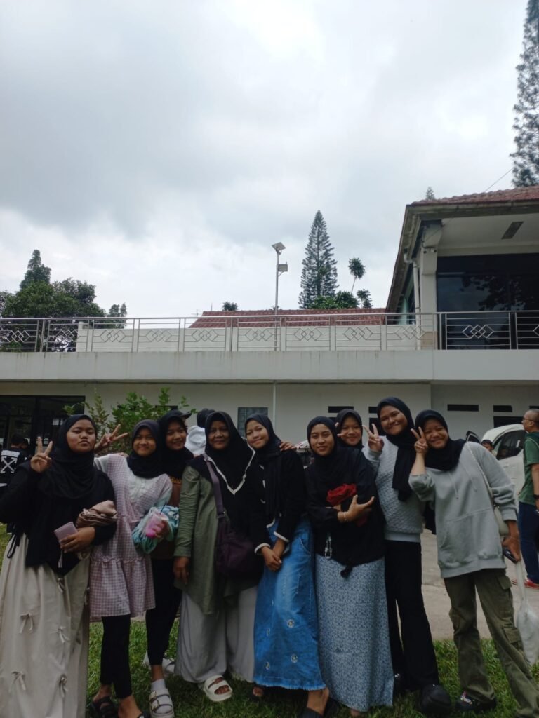 Pemberangkatan menuju villa stone garden Cisarua Bogor